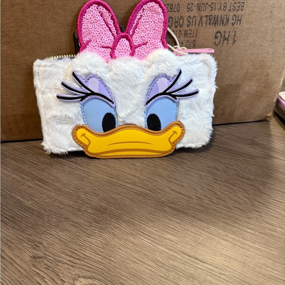 Disney Kids White and Pink Daisy Duck Coin Purse - Picture 1 of 2